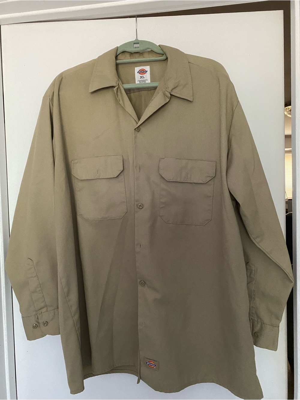 Dickies Men's Khaki Work Shirt XL, NWOT. 2 pocket, button front,